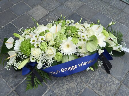 Bloemstuk witte en groene tinten 60cm