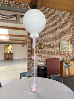 Reuzeballon 24 inch tafeldecoratie met voetje in glas