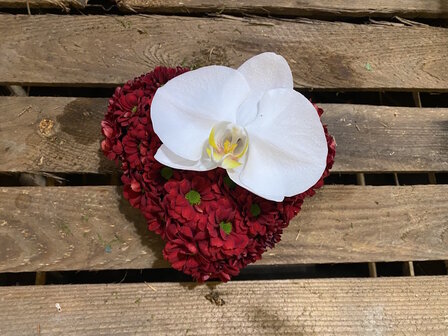 Bloemstuk Allerheiligen mini hartje rode tinten met orchidee 