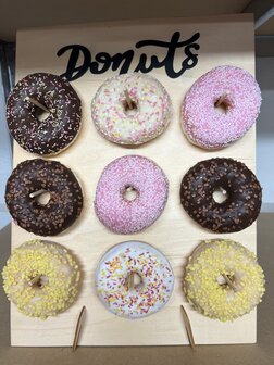 Huur donutwall 9 donuts