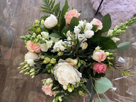 Luxe boeket witte en roze tinten