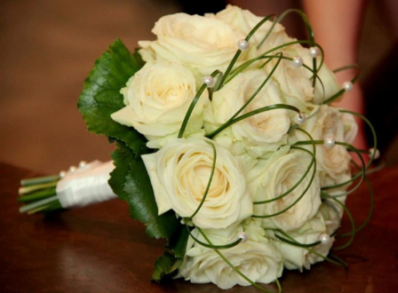Bruidsboeket witte rozen