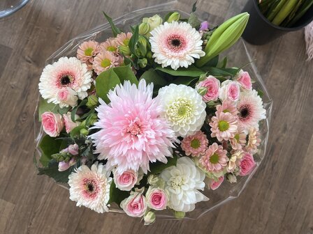 Luxe boeket roze en witte tinten