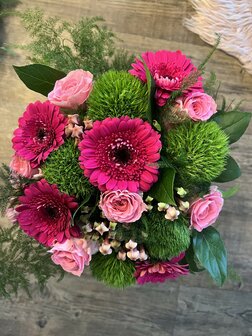 Handgebonden boeket roze tinten