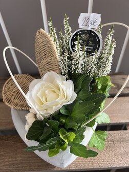 Bloemstuk vaste plant hartje steen