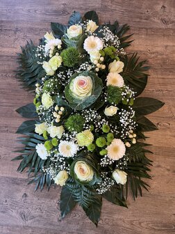 Bloemstuk Allerheiligen witte en groene tinten 80cm