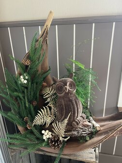 bloemstuk op palmblad uil goud en bruine tinten