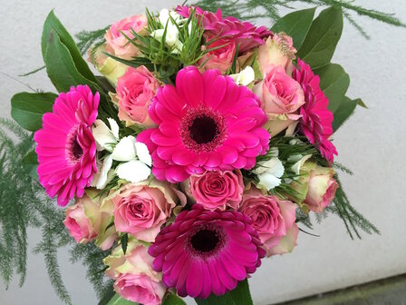 Bruidsboeket roze tinten, gerbera en rozen