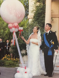 Plofballon just married gevuld met hartjes in wit 