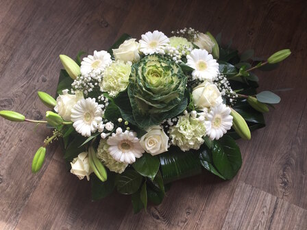 bloemstuk witte en groene tinten