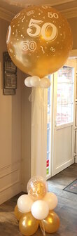 Ballondecoratie 50 jaar - ballon goud 90cm met voet