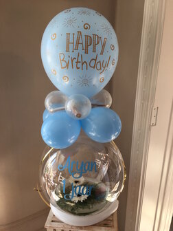 Aqua ballon verjaardag met bloemen, gepersonaliseerd