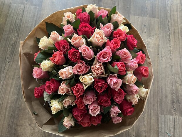 Boeket 60 gemengde rozen
