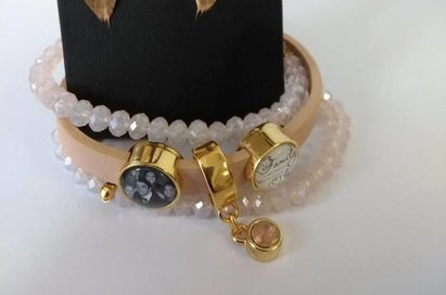 lederen armband met 2 parelarmbandjes inclusief 2 bedels