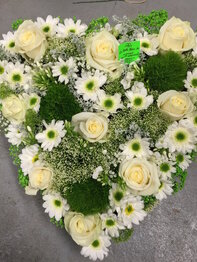 Rouwhartje witte en groene tinten