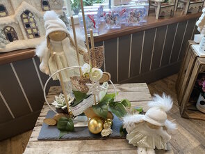 Bloemstukje op leisteen