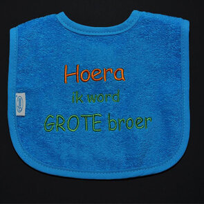 slabbetjes met standaard tekst: Hoera ik word grote broer