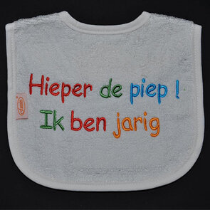 slabbetjes met standaard tekst: Hieper de piep! Ik ben jarig