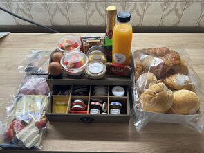 3. Verwen-ontbijt 2P in houten kistje