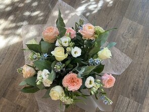 La Belle Fleur Boeket roze en witte tinten