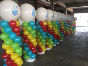 Ballonstaander met grote  topballon met bedrukt logo