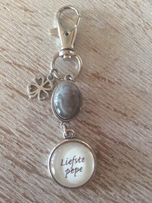 Sleutelhanger zilver " Liefste pepe" 