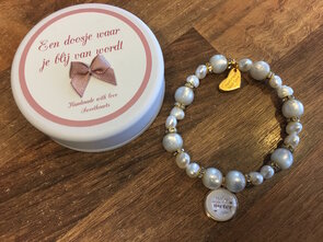 Deluxe parelarmband parelmoer wit "wil je mijn meter zijn?"